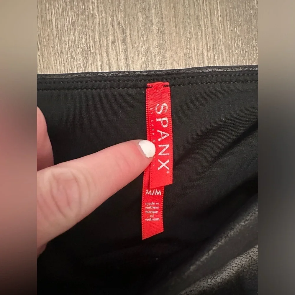 LIKE NEW SPANX BLACK FAUX LEATHER LEGGINGS - SKU:365 - Picture 2 of 6